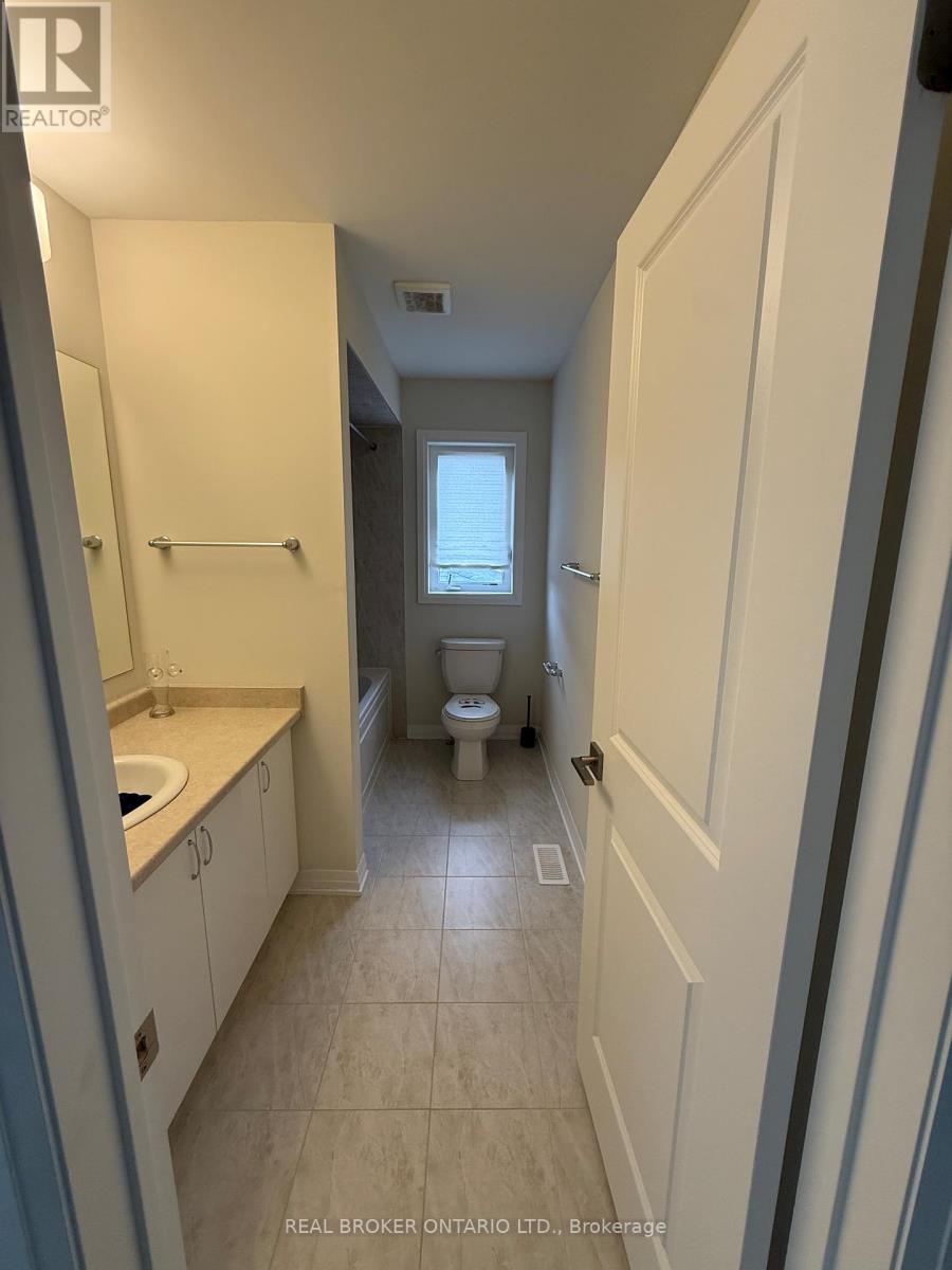 Room B,c,d,e - 3143 Searidge Street, Severn, Ontario L3V 0Y4 - Photo 12 - S13066028