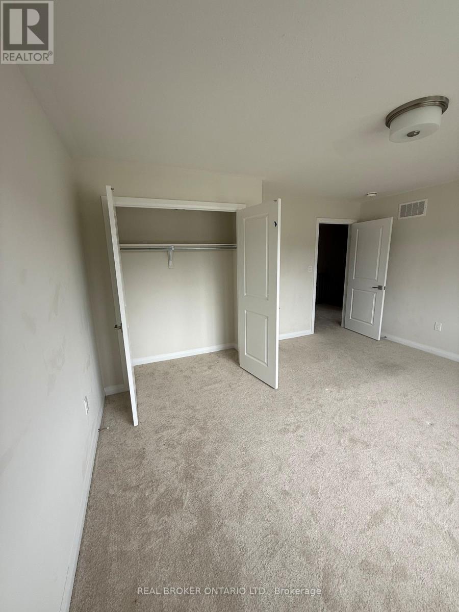 Room B,c,d,e - 3143 Searidge Street, Severn, Ontario L3V 0Y4 - Photo 6 - S13066028