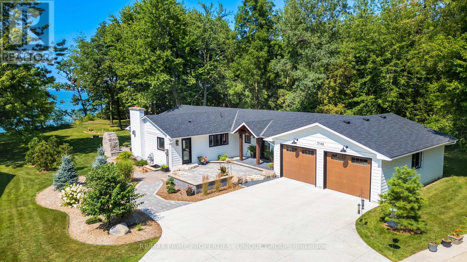 5168 Lakeshore Road, Plympton-Wyoming, Ontario  N0N 1J6 - Photo 1 - X12898270
