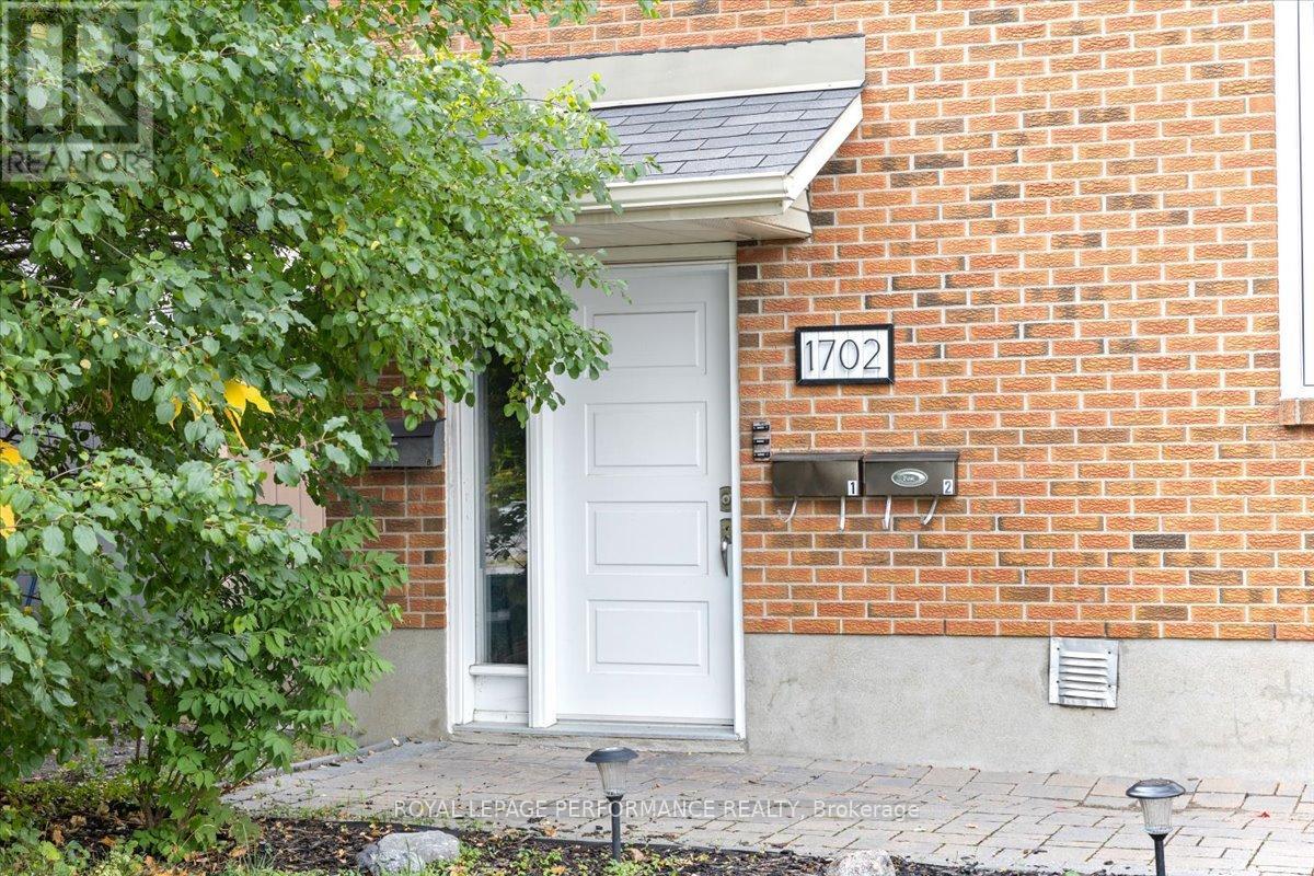 1702 Russell Road, Ottawa, Ontario  K1G 0M9 - Photo 2 - X13056632
