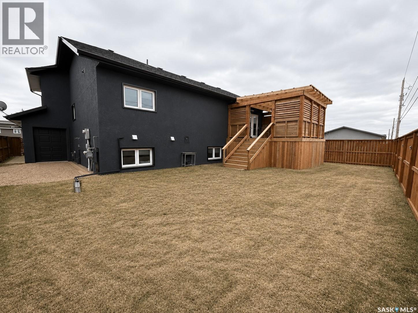 214 Elizabeth Street, Melfort, Saskatchewan  S0E 1A0 - Photo 2 - SK035251
