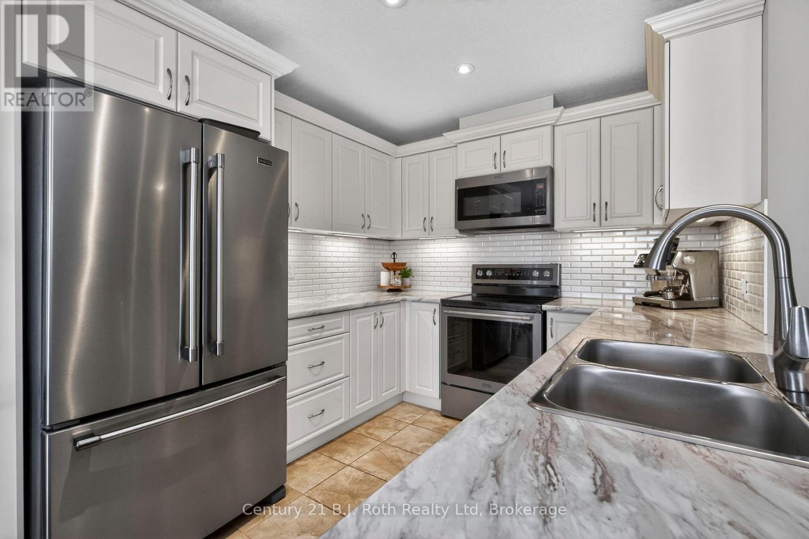 24 Hunter Avenue, Tay (Victoria Harbour), Ontario  L0K 2A0 - Photo 10 - S13113650