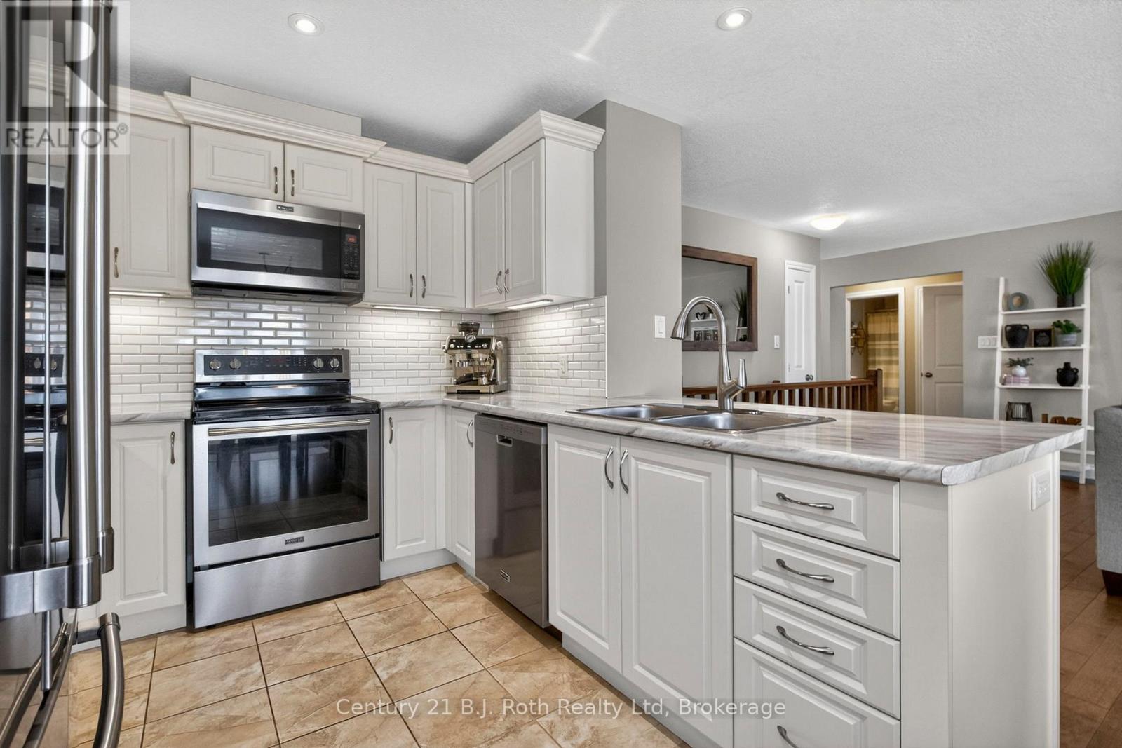 24 Hunter Avenue, Tay (Victoria Harbour), Ontario  L0K 2A0 - Photo 9 - S13113650