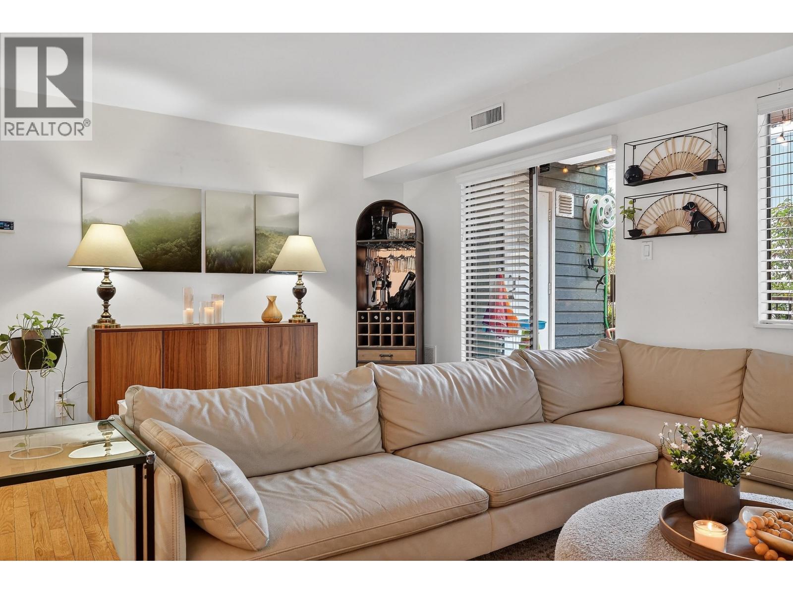 7355 Capistrano Drive, Burnaby, British Columbia V5A 1P7 - Photo 6 - R3092823