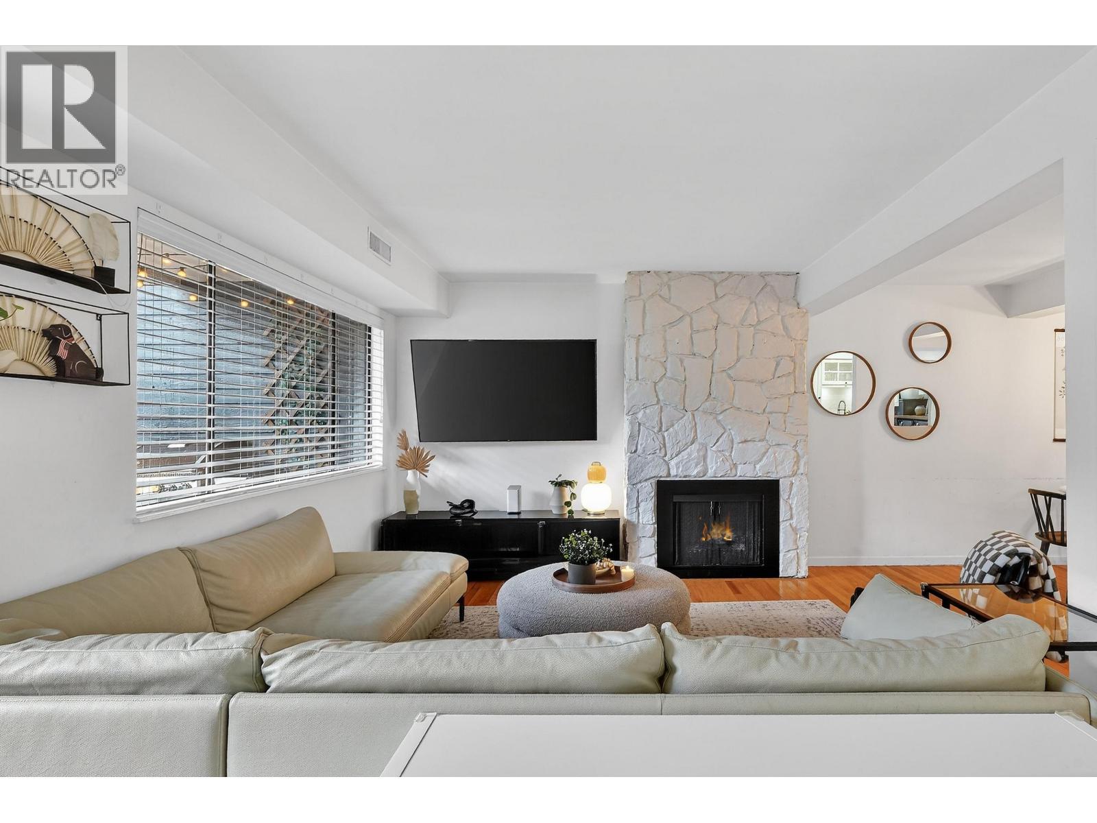 7355 Capistrano Drive, Burnaby, British Columbia V5A 1P7 - Photo 9 - R3092823