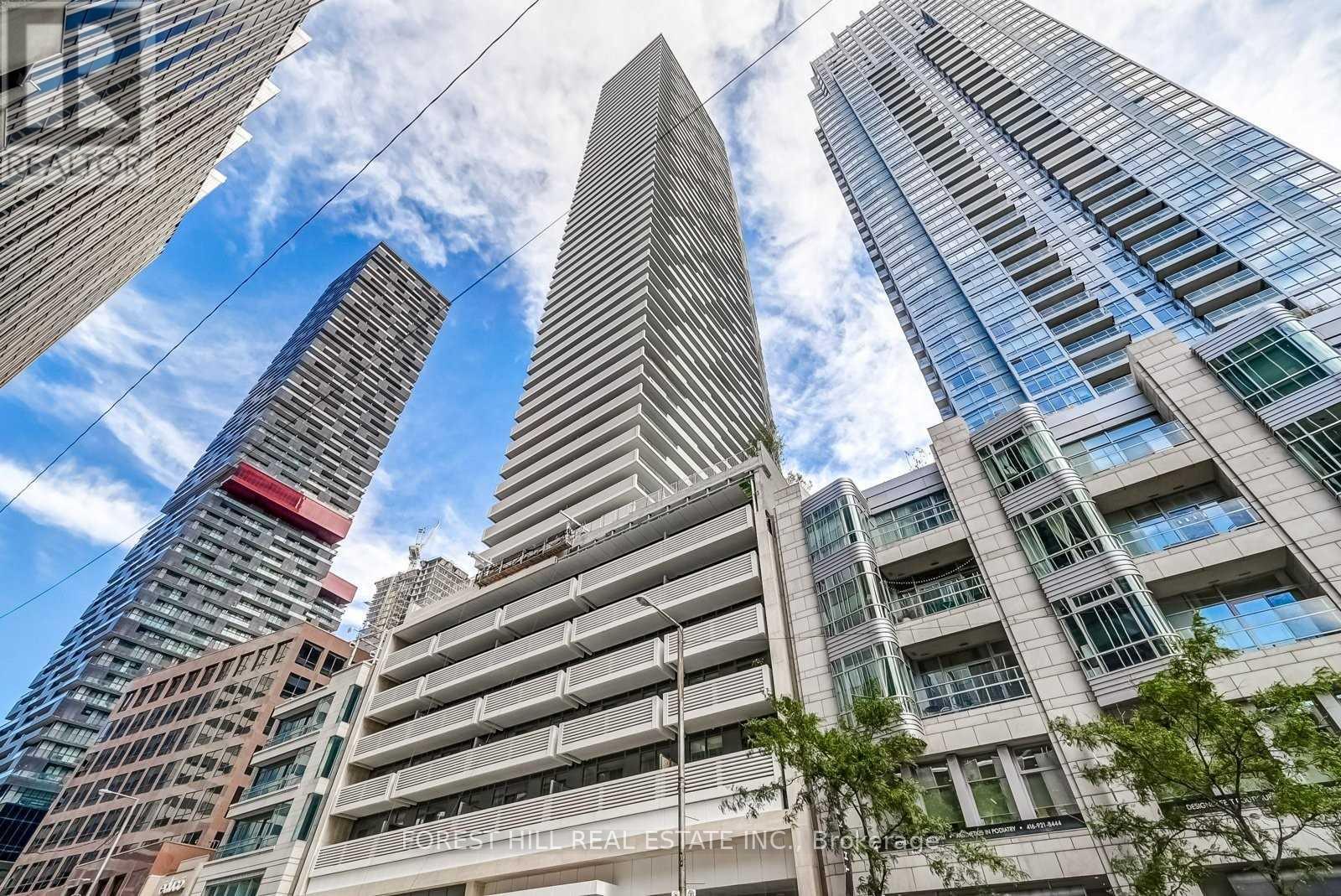 5703 - 2221 Yonge Street, Toronto, Ontario  M4S 2B4 - Photo 2 - C13113470