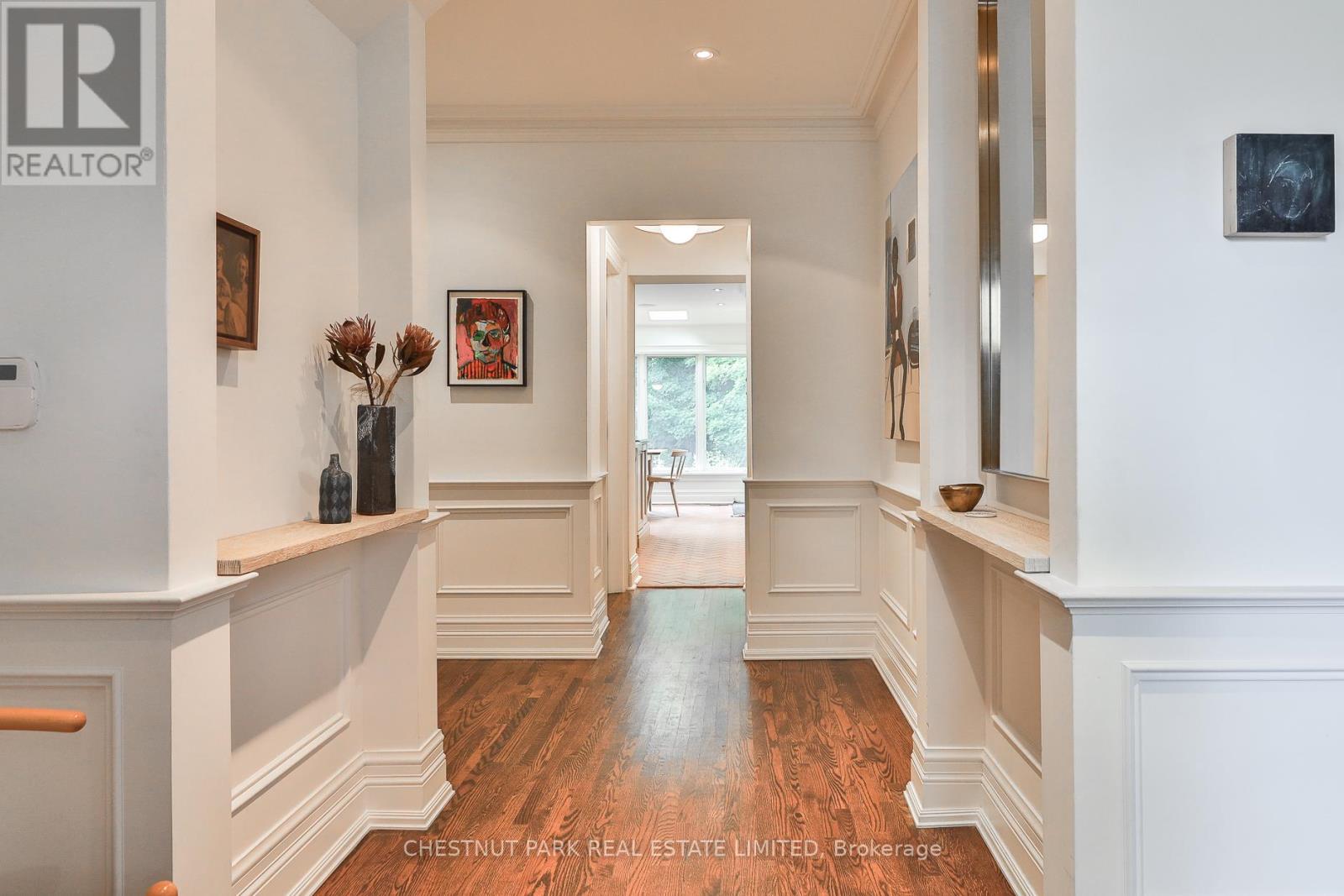 21 Douglas Crescent, Toronto, Ontario  M4W 2E6 - Photo 2 - C13113652