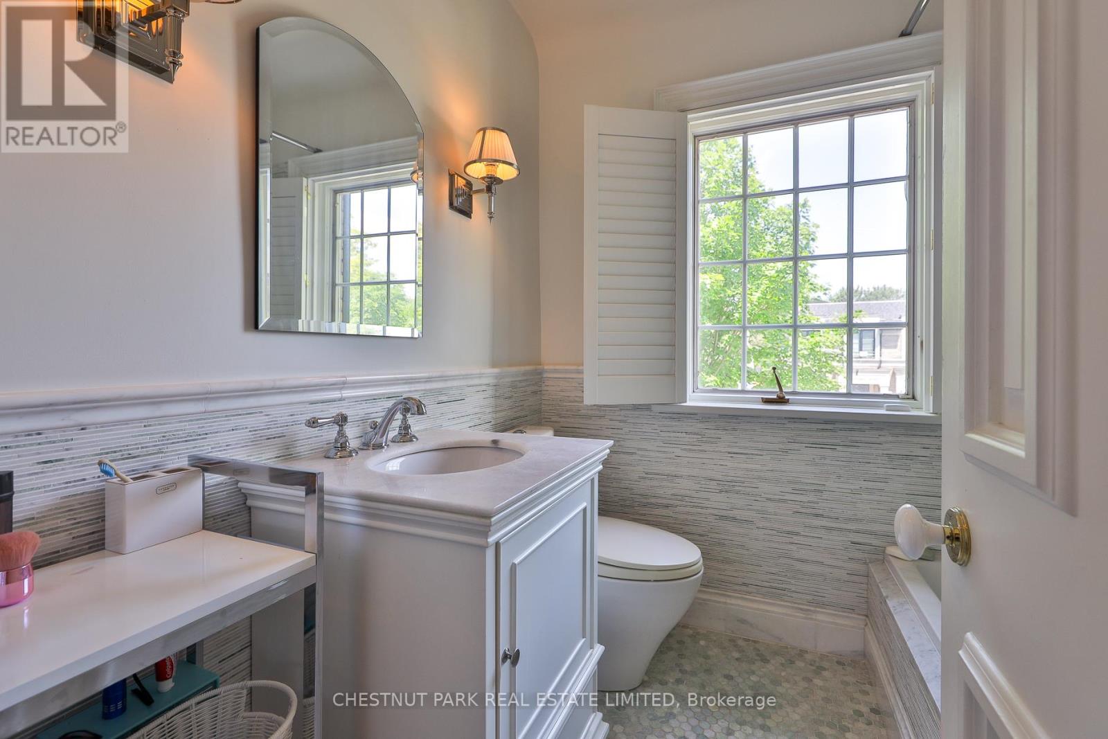21 Douglas Crescent, Toronto, Ontario  M4W 2E6 - Photo 30 - C13113652