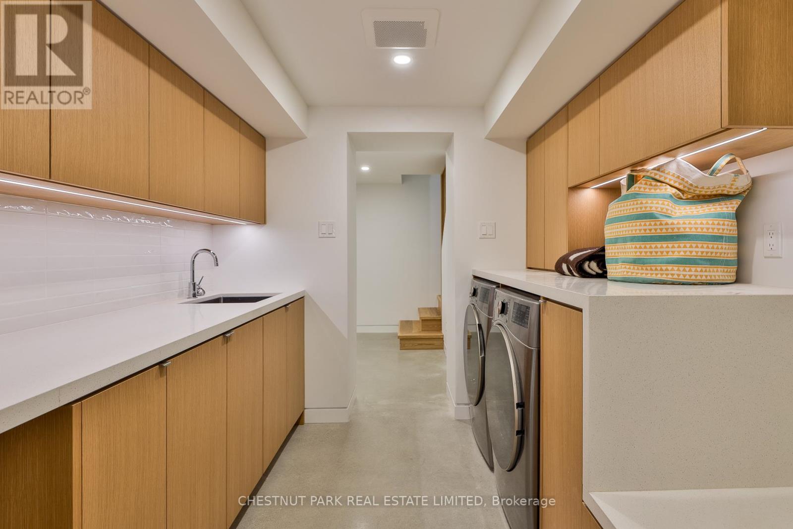 21 Douglas Crescent, Toronto, Ontario  M4W 2E6 - Photo 34 - C13113652