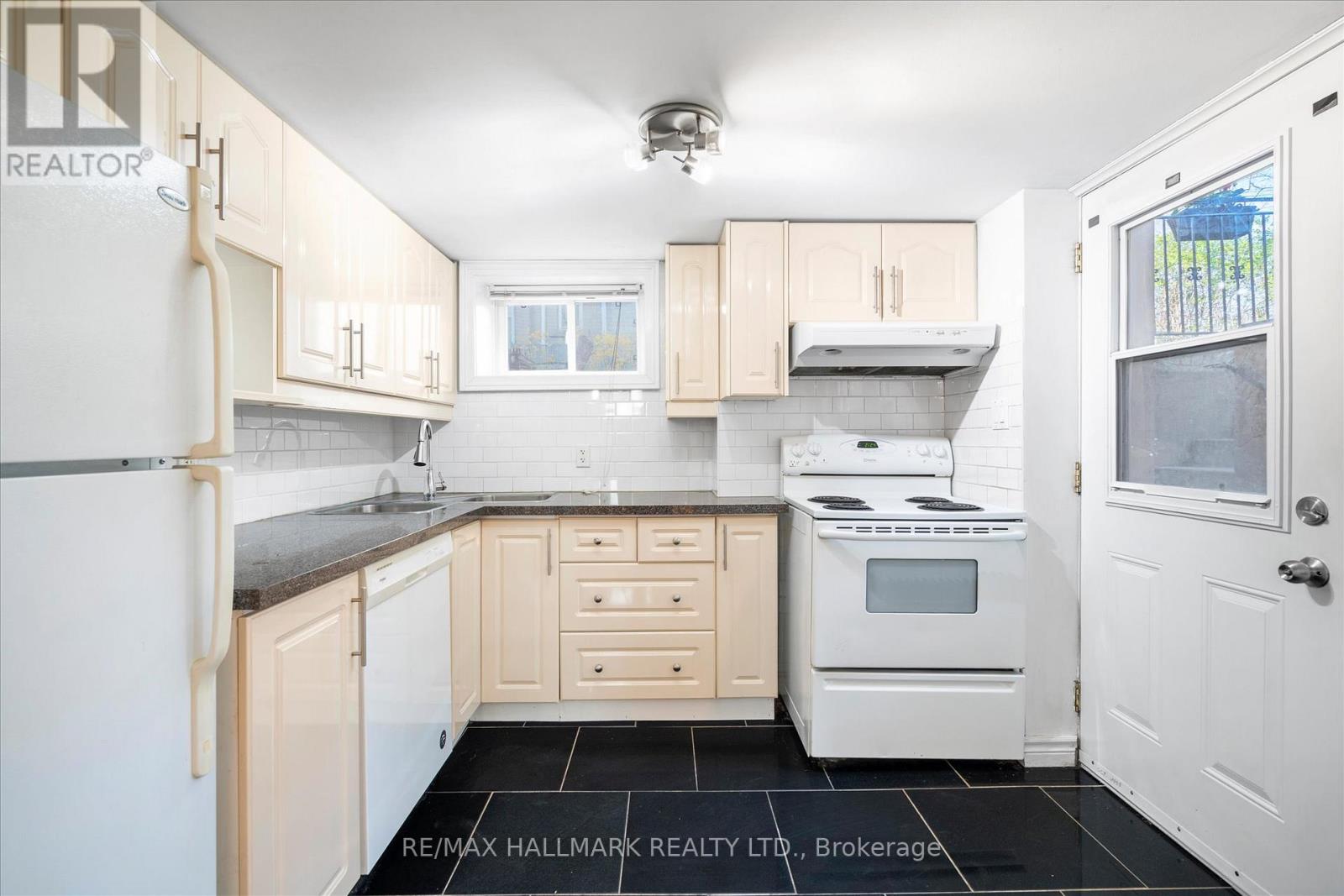50 Benlamond Avenue, Toronto, Ontario  M4E 1Y9 - Photo 12 - E13113564