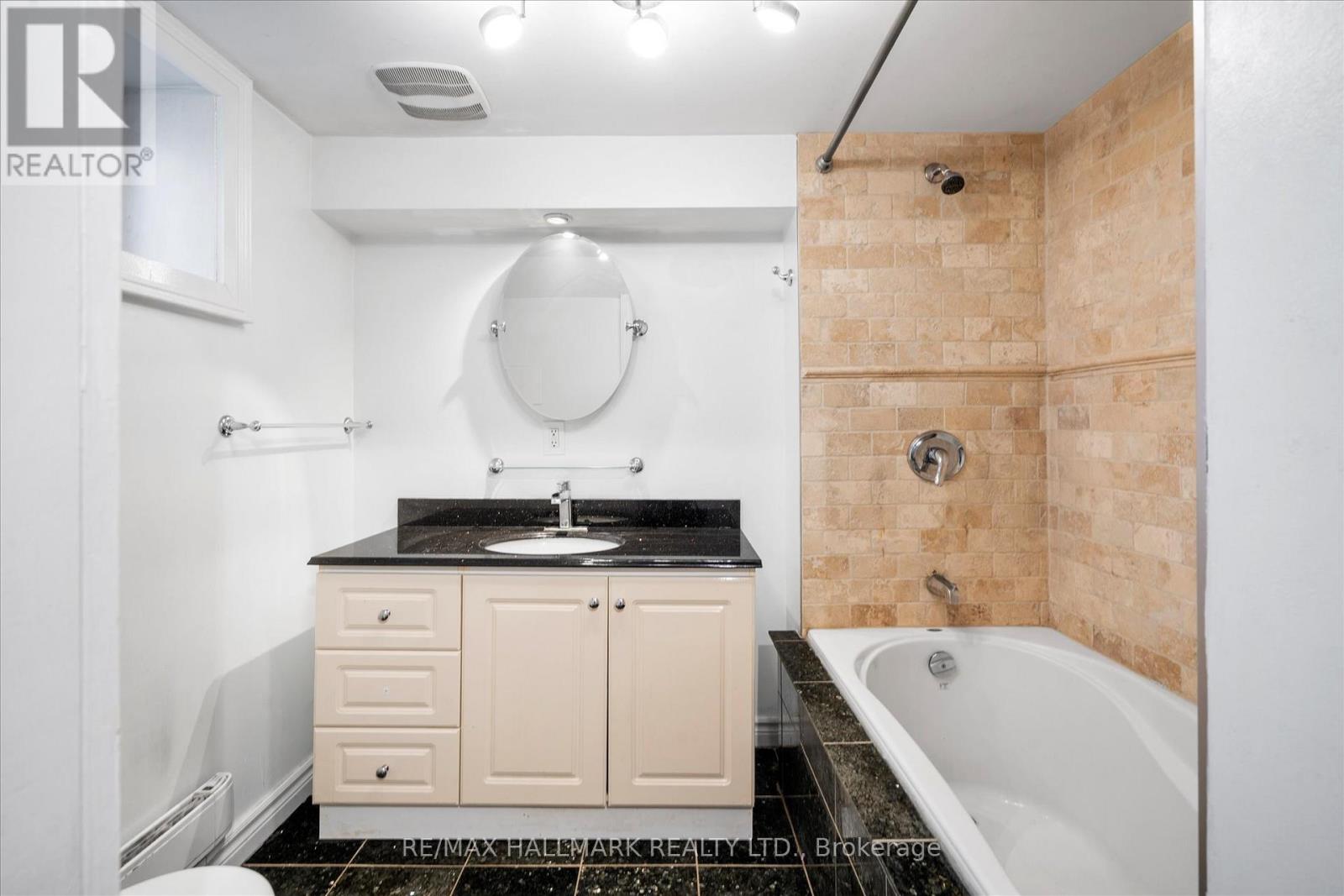 50 Benlamond Avenue, Toronto, Ontario  M4E 1Y9 - Photo 16 - E13113564