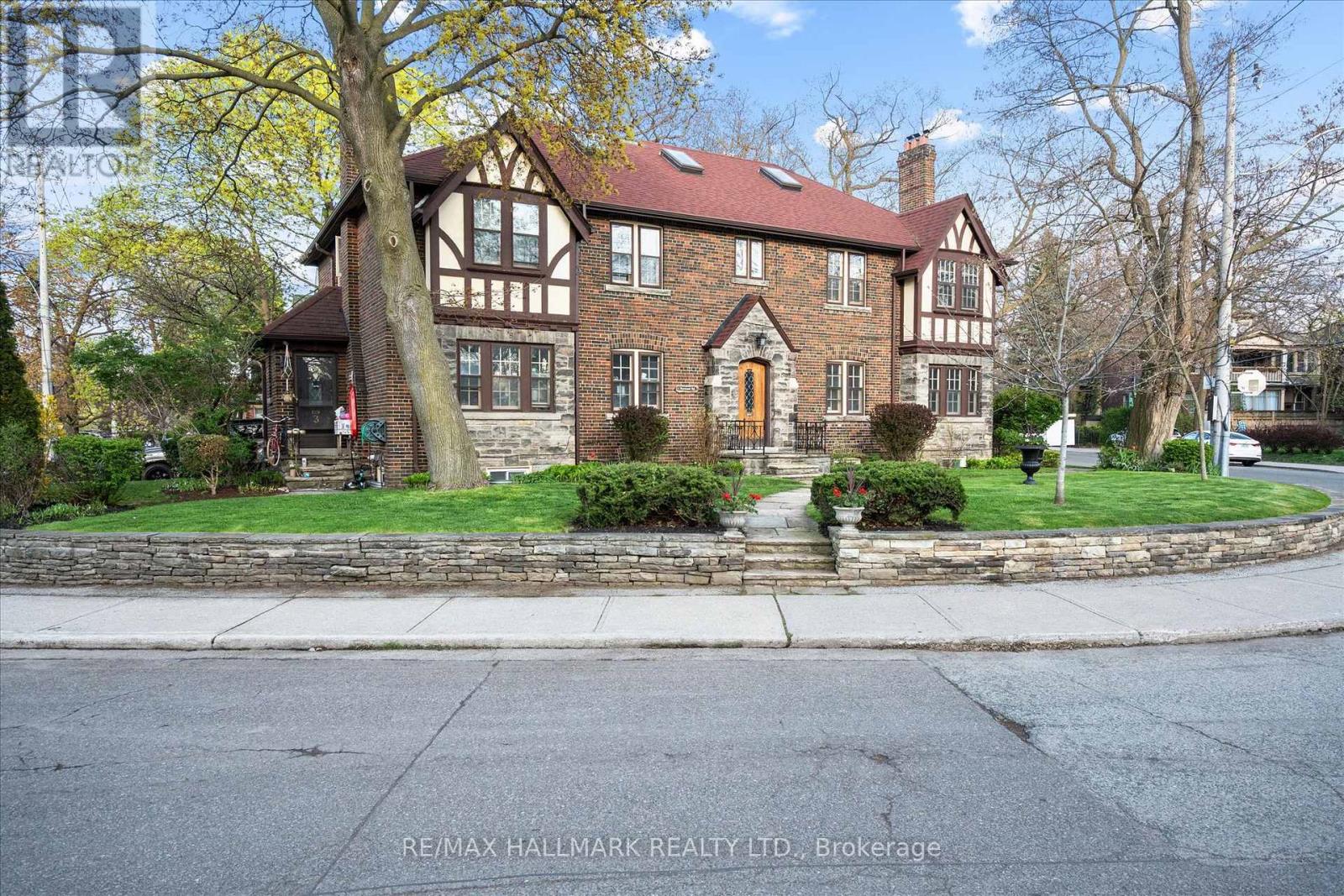 50 Benlamond Avenue, Toronto, Ontario  M4E 1Y9 - Photo 2 - E13113564