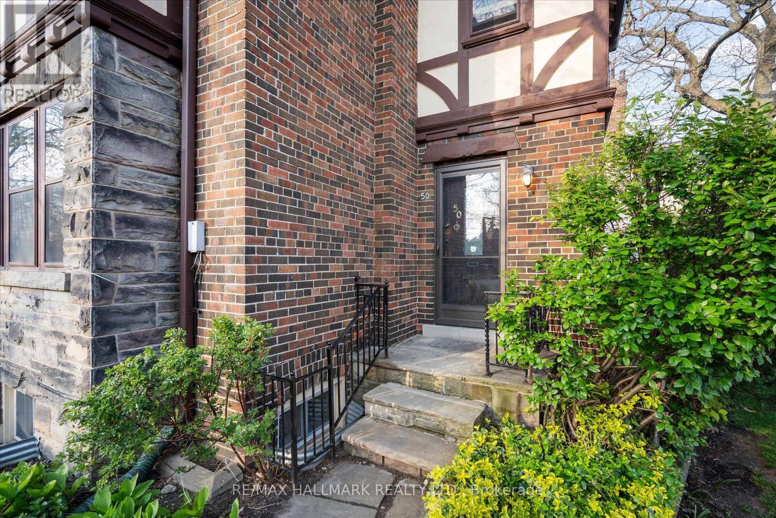 50 Benlamond Avenue, Toronto, Ontario  M4E 1Y9 - Photo 4 - E13113564