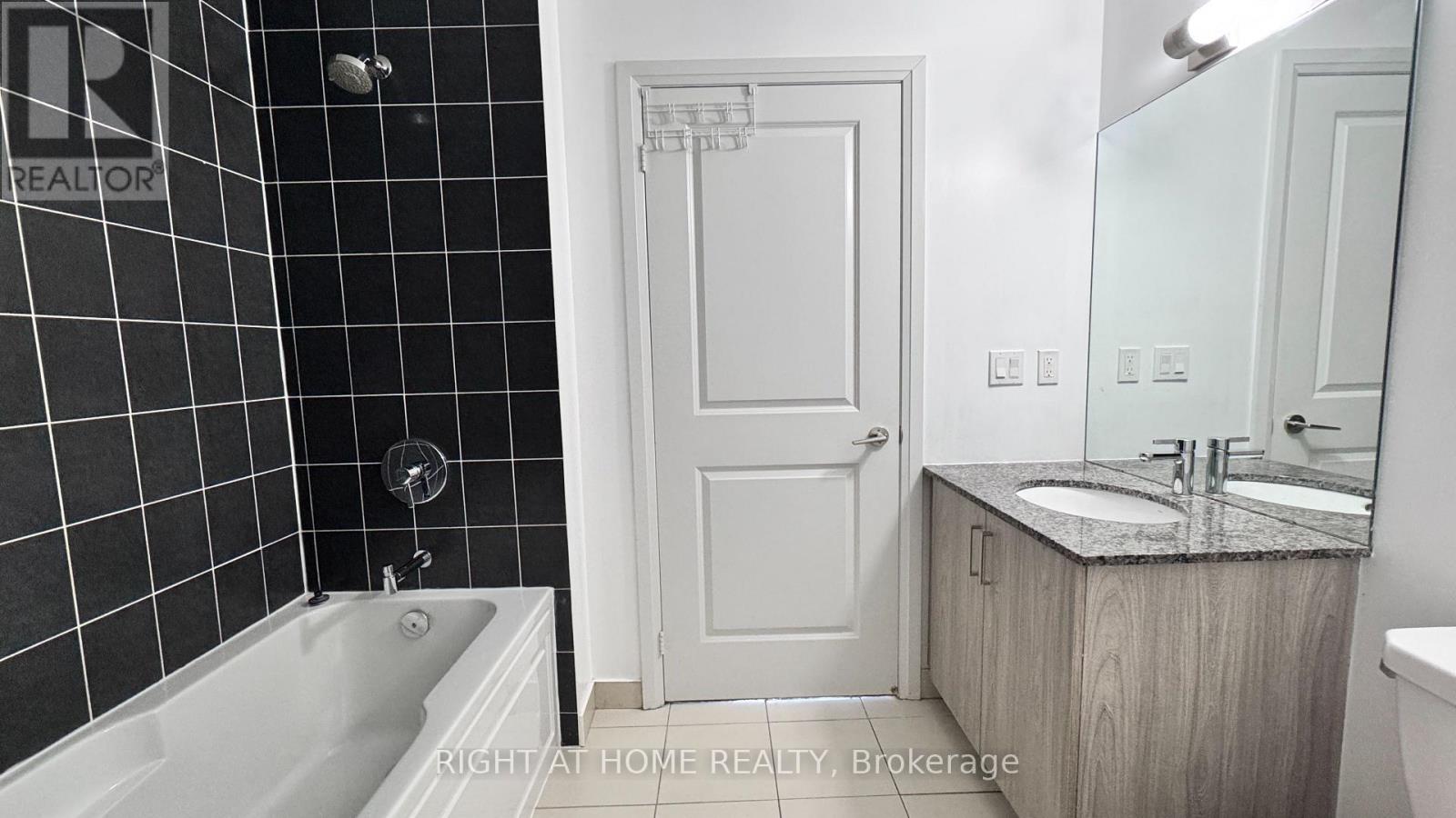 824 - 20 Meadowglen Place, Toronto, Ontario  M1G 0A9 - Photo 19 - E13113622