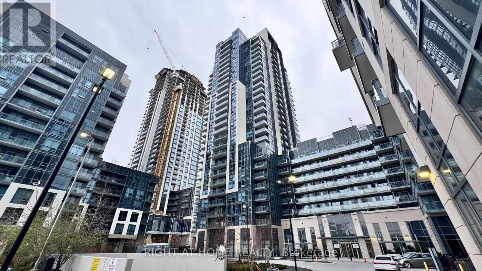 824 - 20 Meadowglen Place, Toronto, Ontario  M1G 0A9 - Photo 2 - E13113622