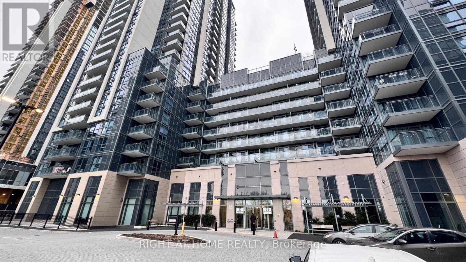824 - 20 Meadowglen Place, Toronto, Ontario  M1G 0A9 - Photo 3 - E13113622