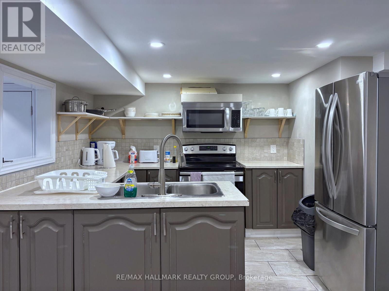18 Forest Park Avenue, Ottawa, Ontario  K2E 5A1 - Photo 25 - X12905536