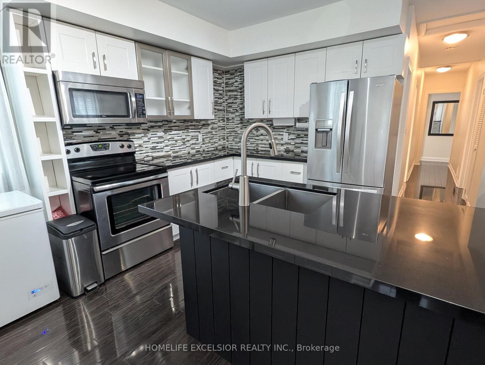 4 Albert Street, Whitchurch-Stouffville, Ontario  L4A 4H1 - Photo 3 - N13113660