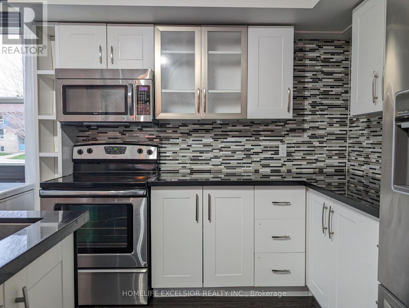 4 Albert Street, Whitchurch-Stouffville, Ontario  L4A 4H1 - Photo 4 - N13113660
