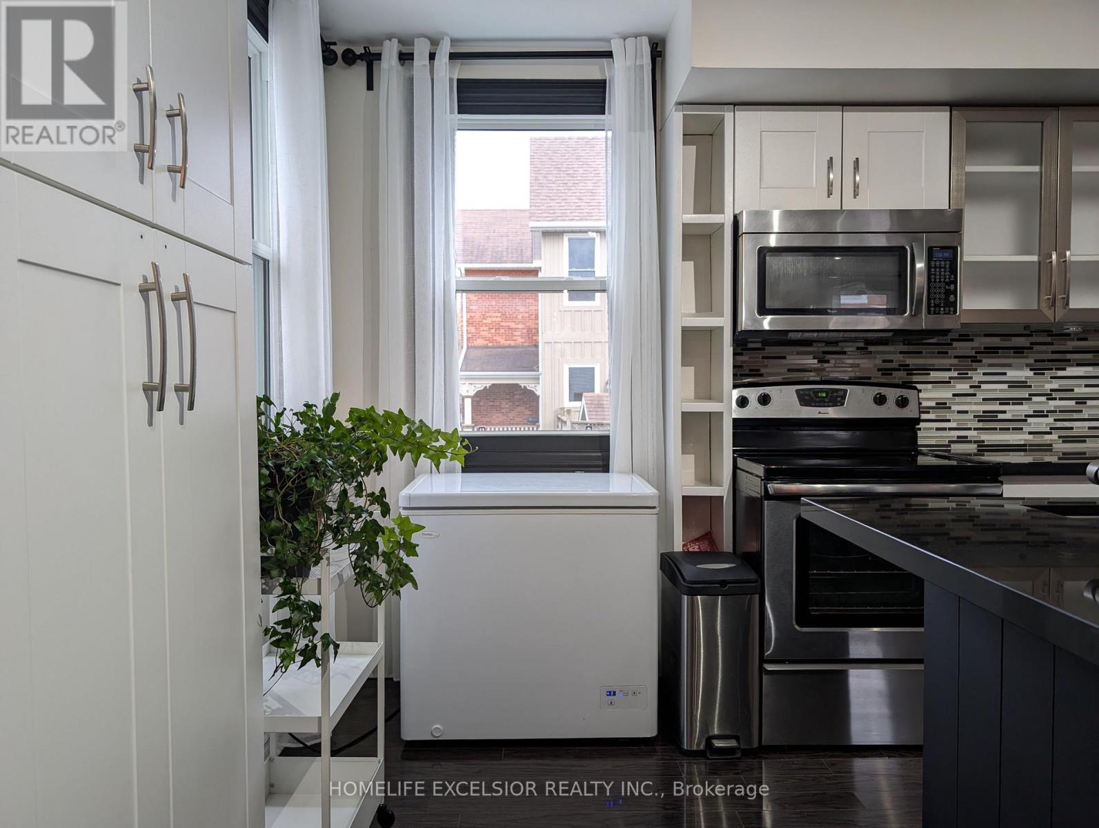 4 Albert Street, Whitchurch-Stouffville, Ontario  L4A 4H1 - Photo 6 - N13113660