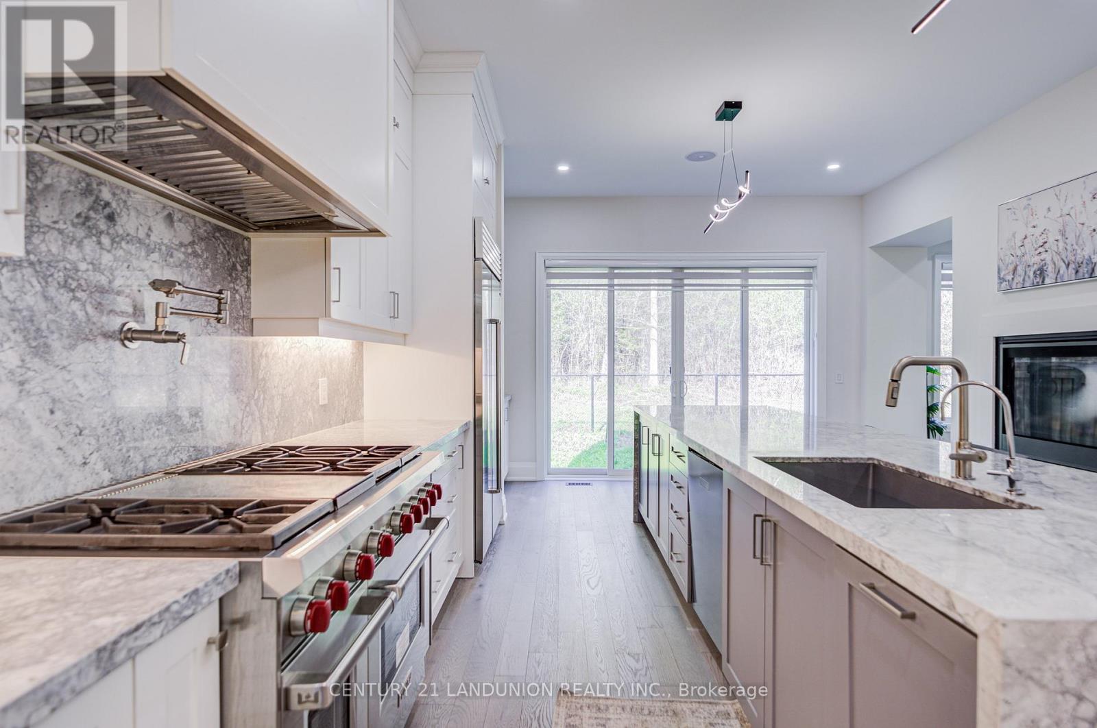 121 Milky Way Drive, Richmond Hill, Ontario  L4C 4L9 - Photo 10 - N13113664