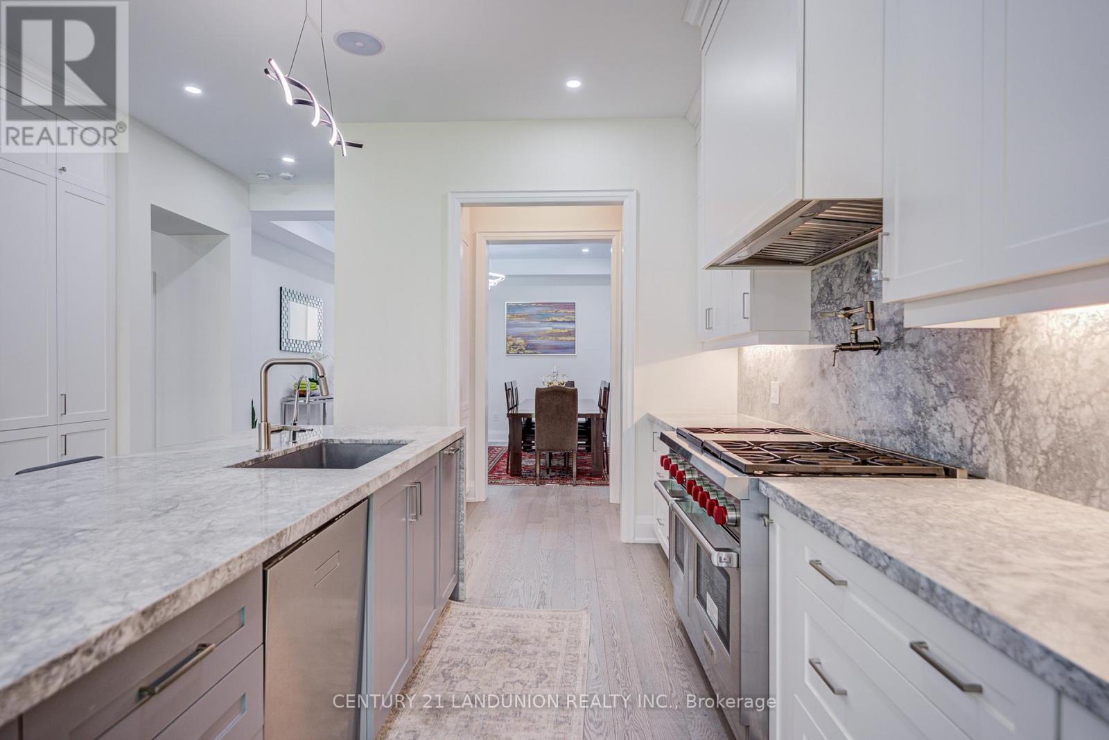 121 Milky Way Drive, Richmond Hill, Ontario  L4C 4L9 - Photo 8 - N13113664