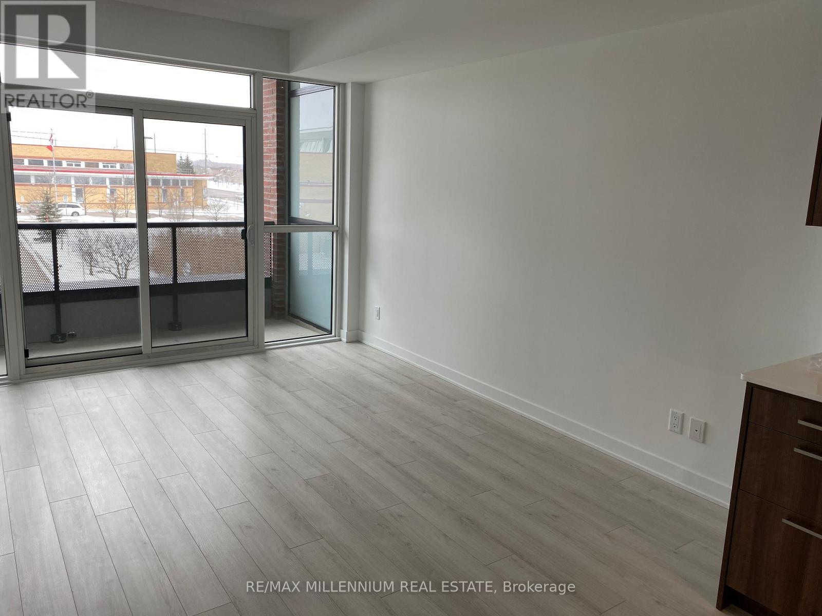 205 - 681 Yonge Street, Barrie (Painswick South), Ontario  L9J 0K1 - Photo 3 - S13113546