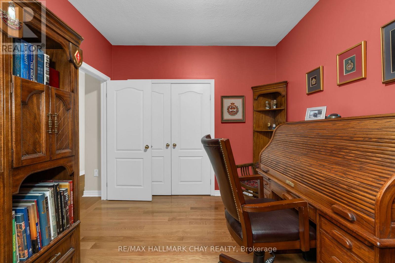 6 Oakmont Avenue, Oro-Medonte, Ontario  L0L 2L0 - Photo 14 - S13113552