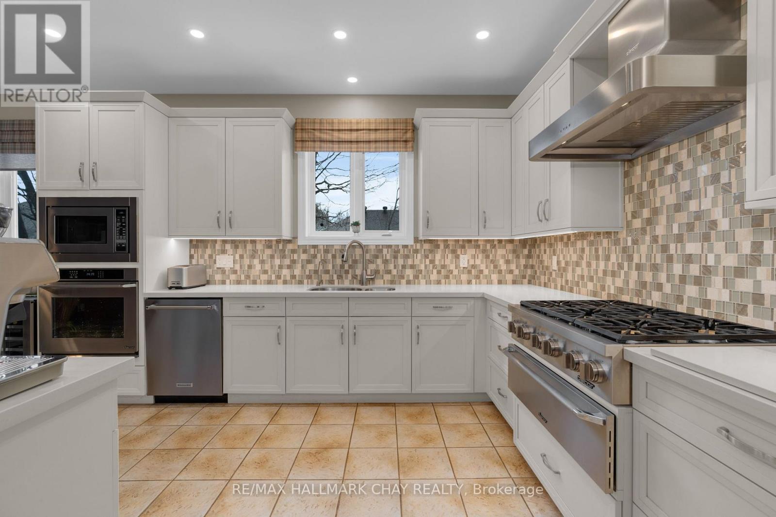 6 Oakmont Avenue, Oro-Medonte, Ontario  L0L 2L0 - Photo 8 - S13113552