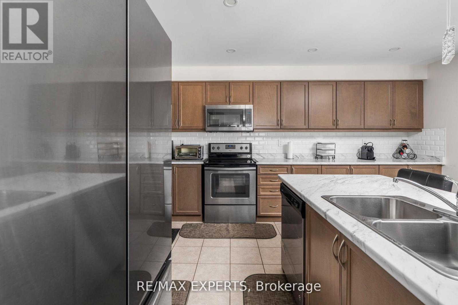 56 Donlamont Circle, Brampton, Ontario  L7A 4T5 - Photo 16 - W13113452