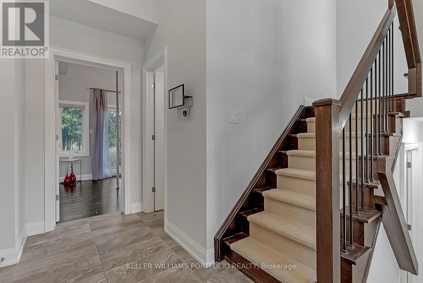 2016 Deerview Common, Oakville, Ontario  L6M 0Y2 - Photo 3 - W13113520