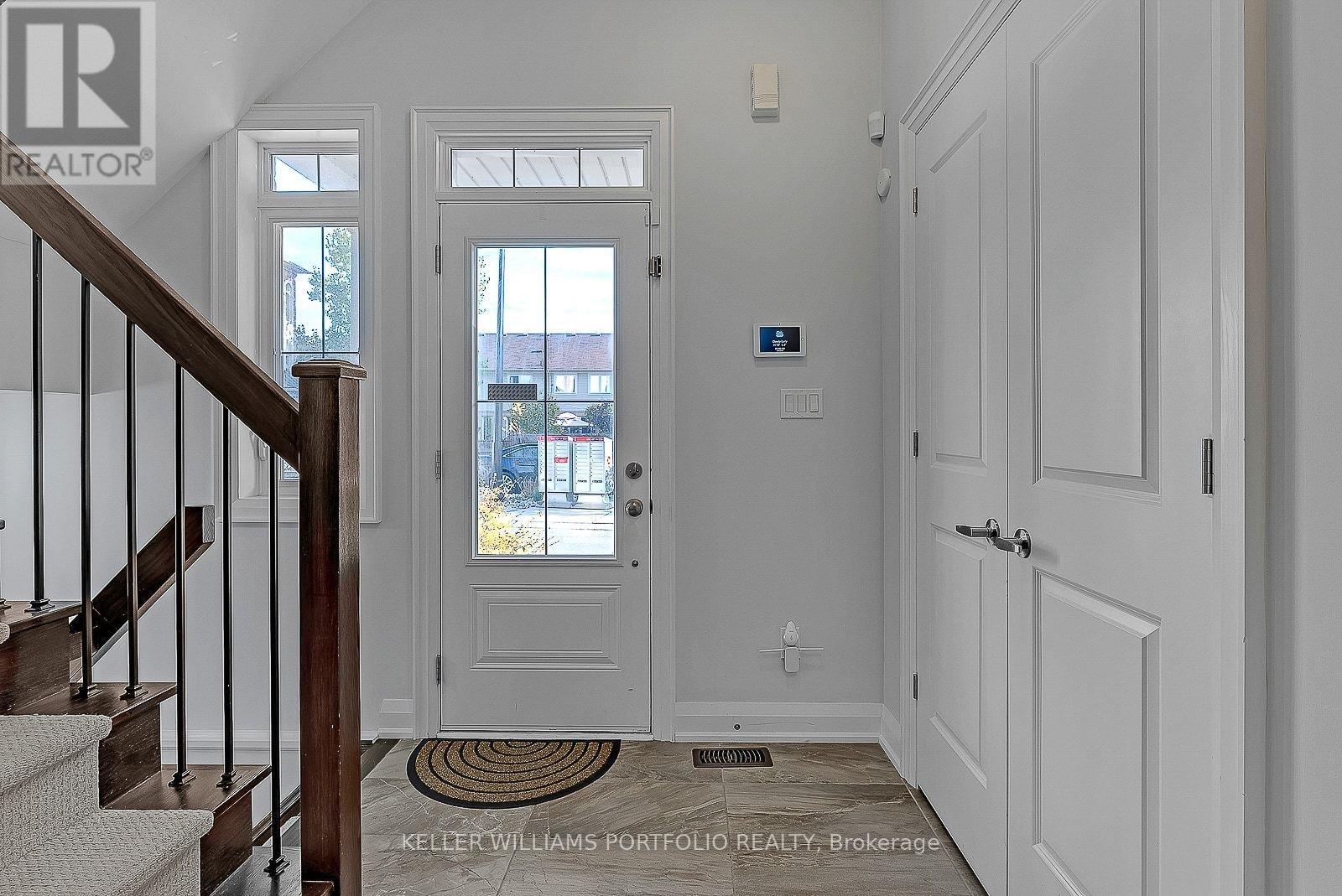 2016 Deerview Common, Oakville, Ontario  L6M 0Y2 - Photo 4 - W13113520