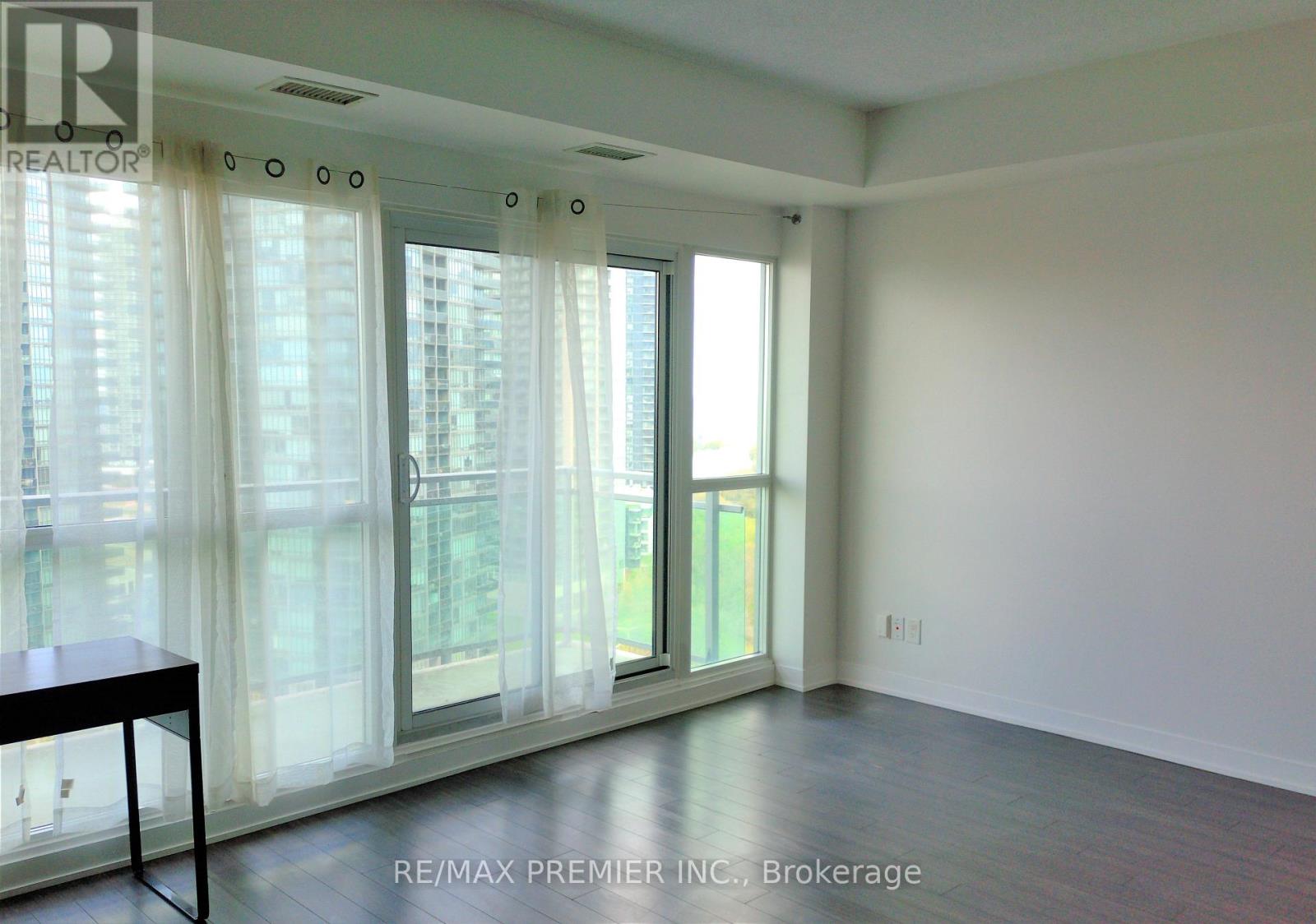 1525 - 165 Legion Road N, Toronto, Ontario  M8Y 0B3 - Photo 11 - W13113522