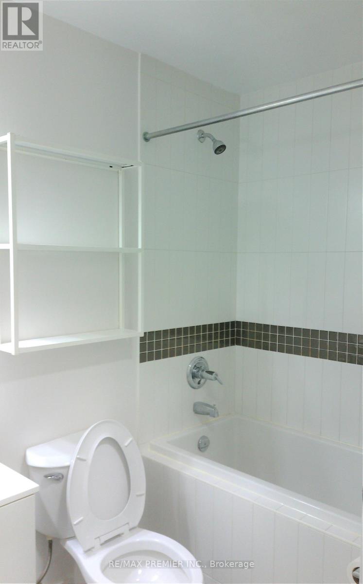 1525 - 165 Legion Road N, Toronto, Ontario  M8Y 0B3 - Photo 4 - W13113522