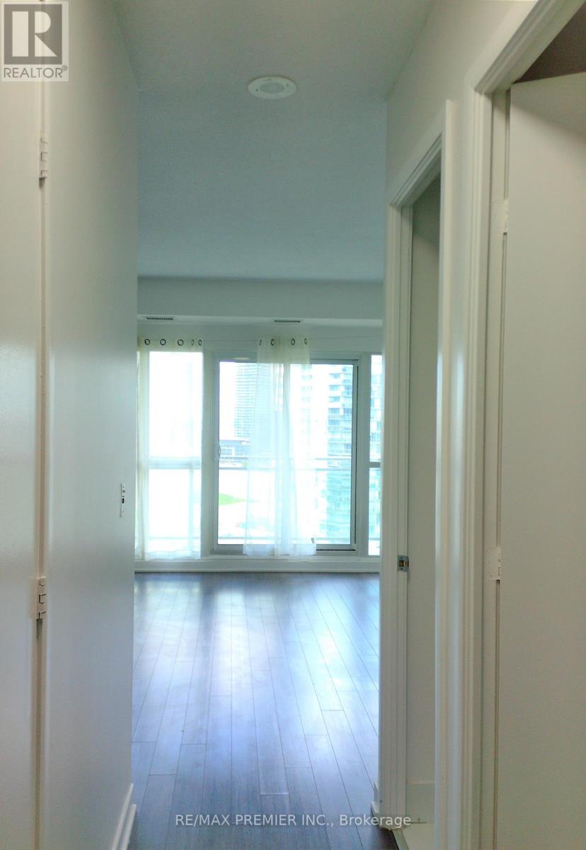 1525 - 165 Legion Road N, Toronto, Ontario  M8Y 0B3 - Photo 8 - W13113522