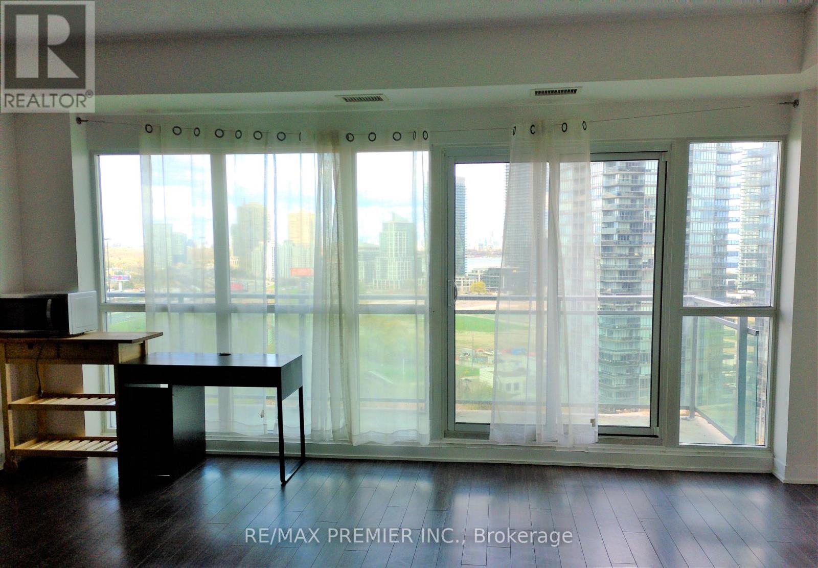 1525 - 165 Legion Road N, Toronto, Ontario  M8Y 0B3 - Photo 9 - W13113522