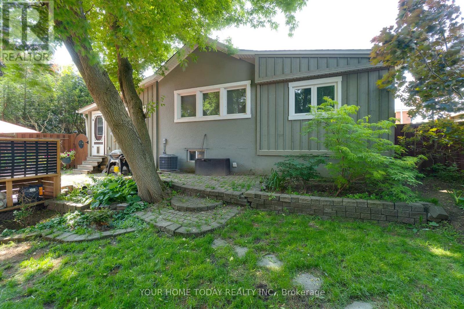 10 Knox Street, Halton Hills, Ontario  L7J 1C7 - Photo 4 - W13113574