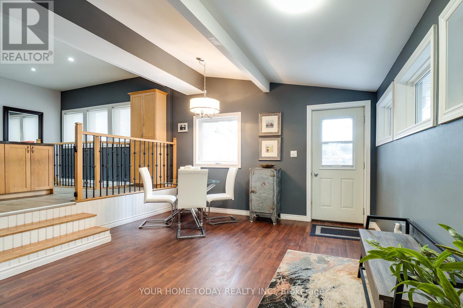 10 Knox Street, Halton Hills, Ontario  L7J 1C7 - Photo 5 - W13113574
