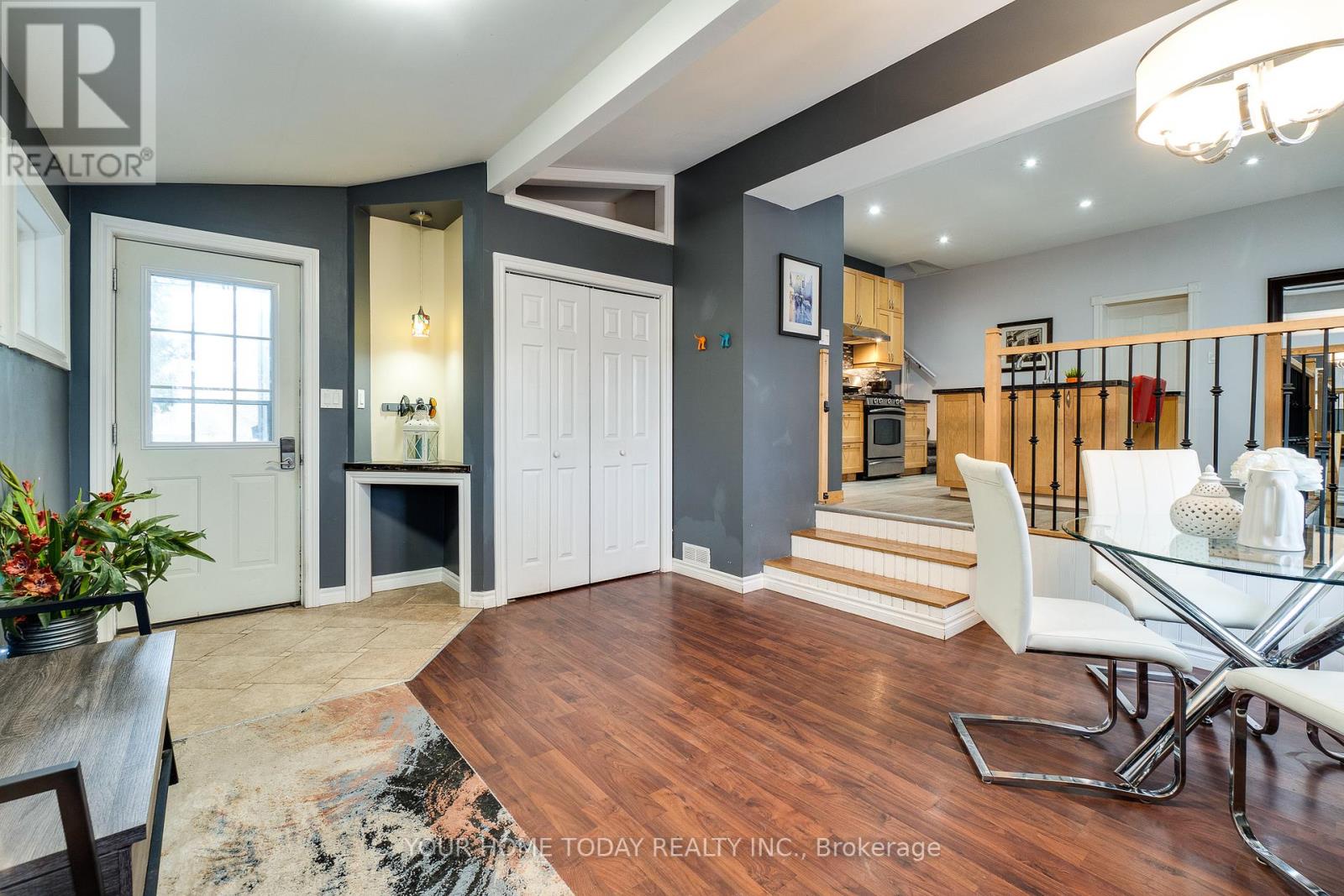10 Knox Street, Halton Hills, Ontario  L7J 1C7 - Photo 6 - W13113574