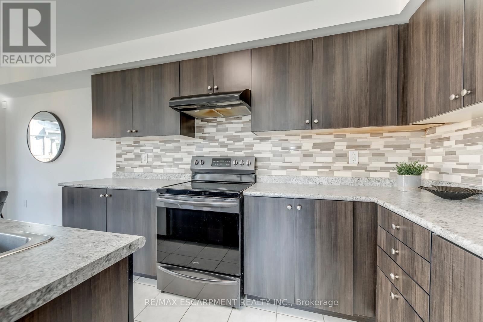 96 Arnold Marshall Boulevard, Haldimand, Ontario N3W 0B6 - Photo 19 - X13113620