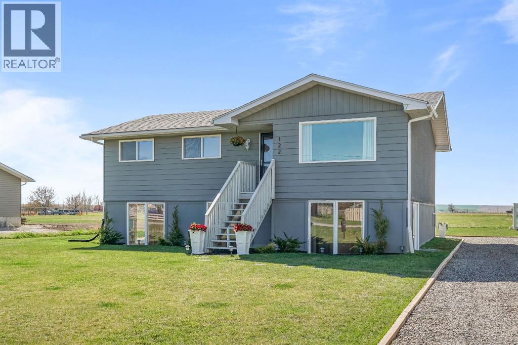 122 S 3 Street W, Magrath, Alberta  T0K 1J0 - Photo 1 - A2306369