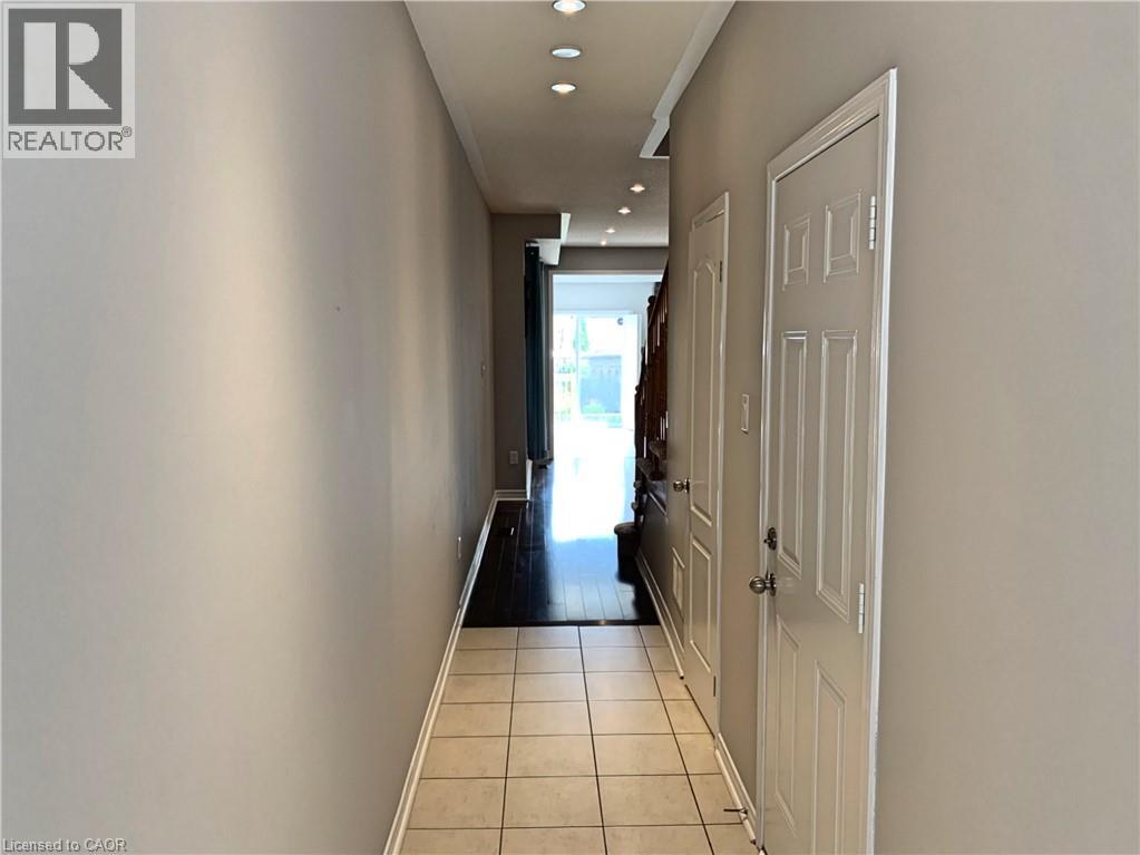 866 Francine Crescent, Mississauga, Ontario  L5V 0E2 - Photo 3 - 40817503