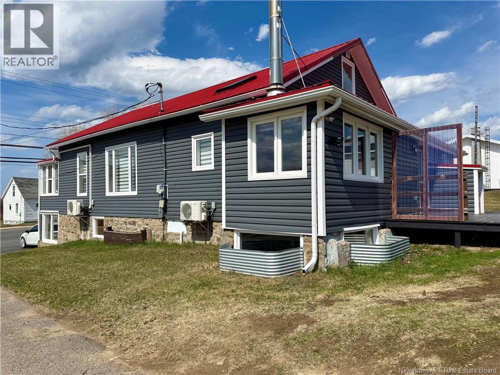 300 Boulevard St-Pierre Ouest, Caraquet, New Brunswick  E1W 1A3 - Photo 8 - NB138852