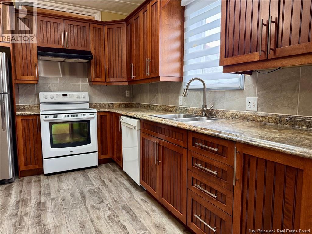 300 Boulevard St-Pierre Ouest, Caraquet, New Brunswick  E1W 1A3 - Photo 14 - NB138852