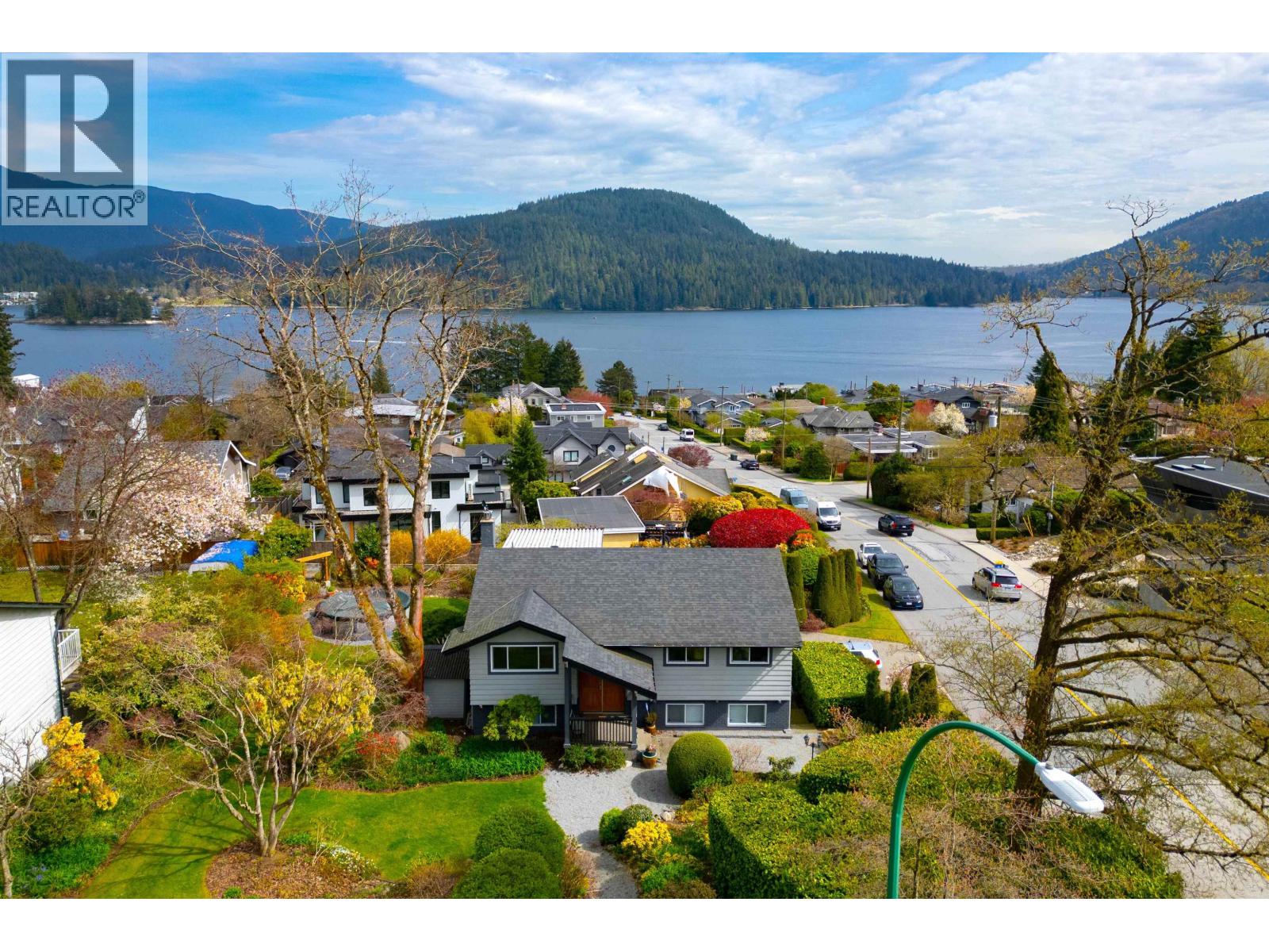 4300 Dollar Road, North Vancouver, British Columbia  V7G 2T4 - Photo 3 - R3110995
