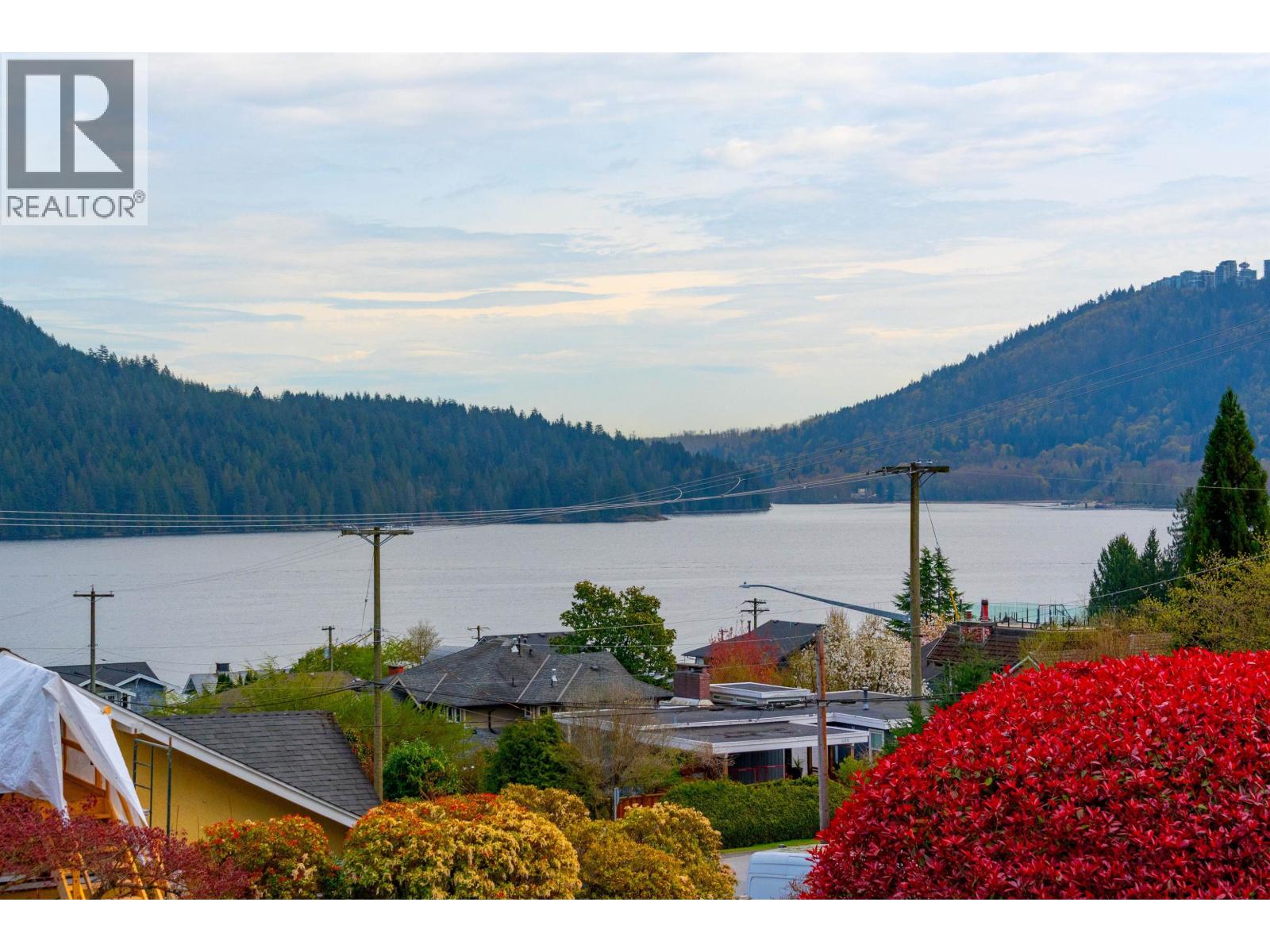 4300 Dollar Road, North Vancouver, British Columbia  V7G 2T4 - Photo 2 - R3110995