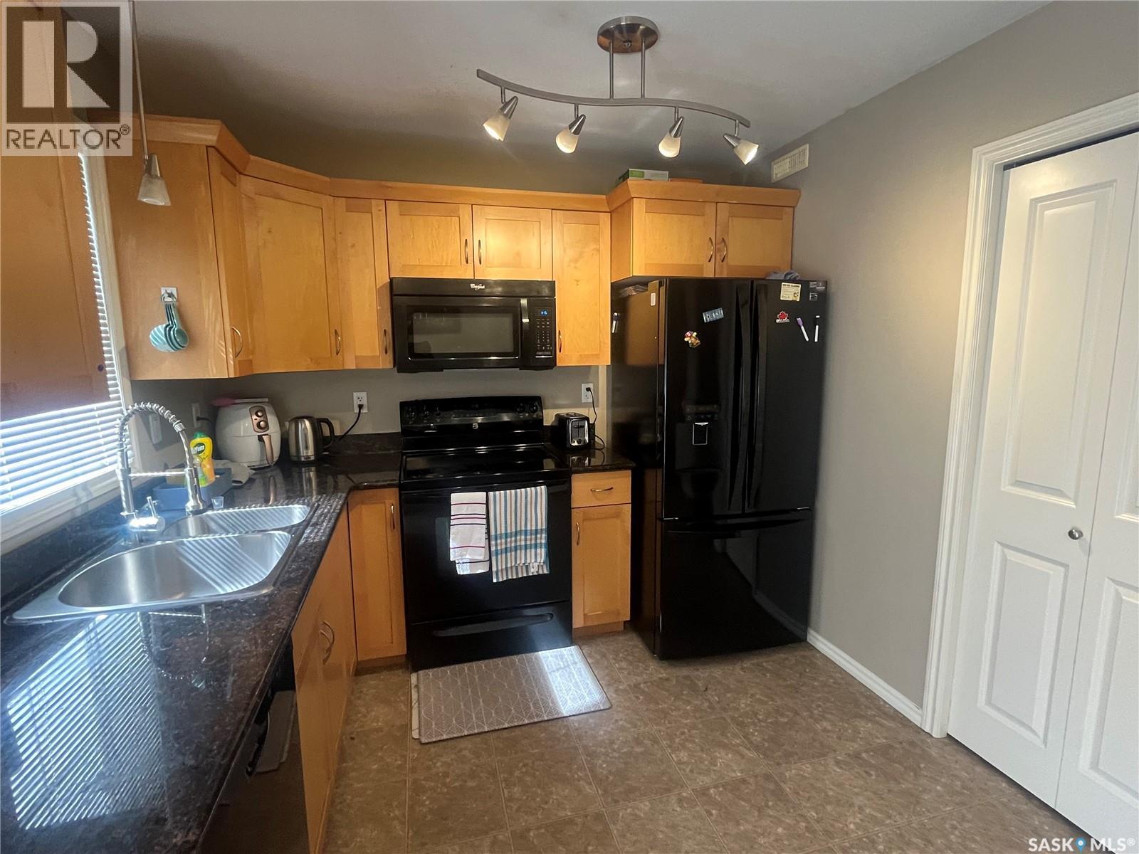 207 303 Slimmon Place, Saskatoon, Saskatchewan  S7V 0A8 - Photo 31 - SK035643