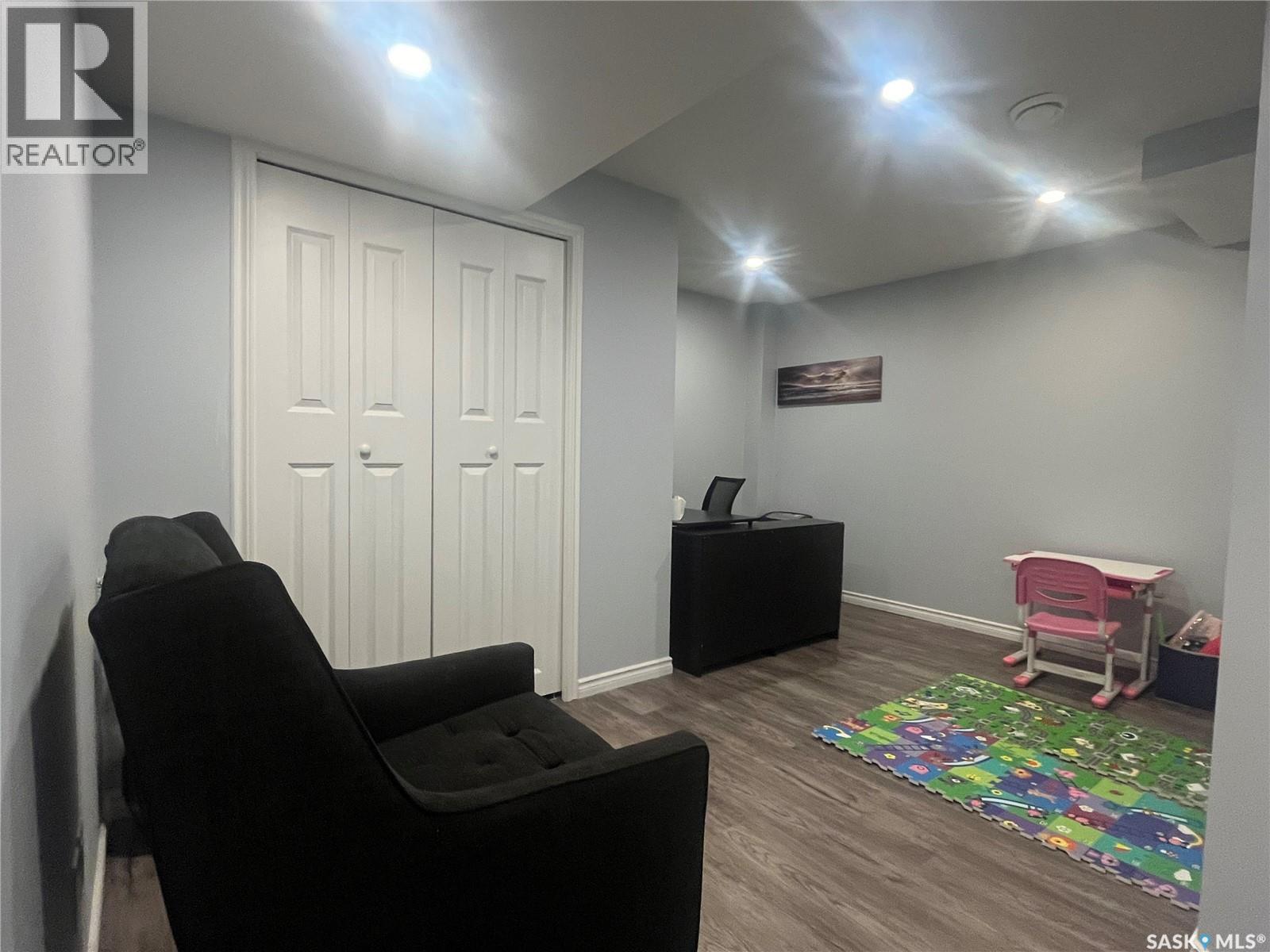 207 303 Slimmon Place, Saskatoon, Saskatchewan  S7V 0A8 - Photo 66 - SK035643