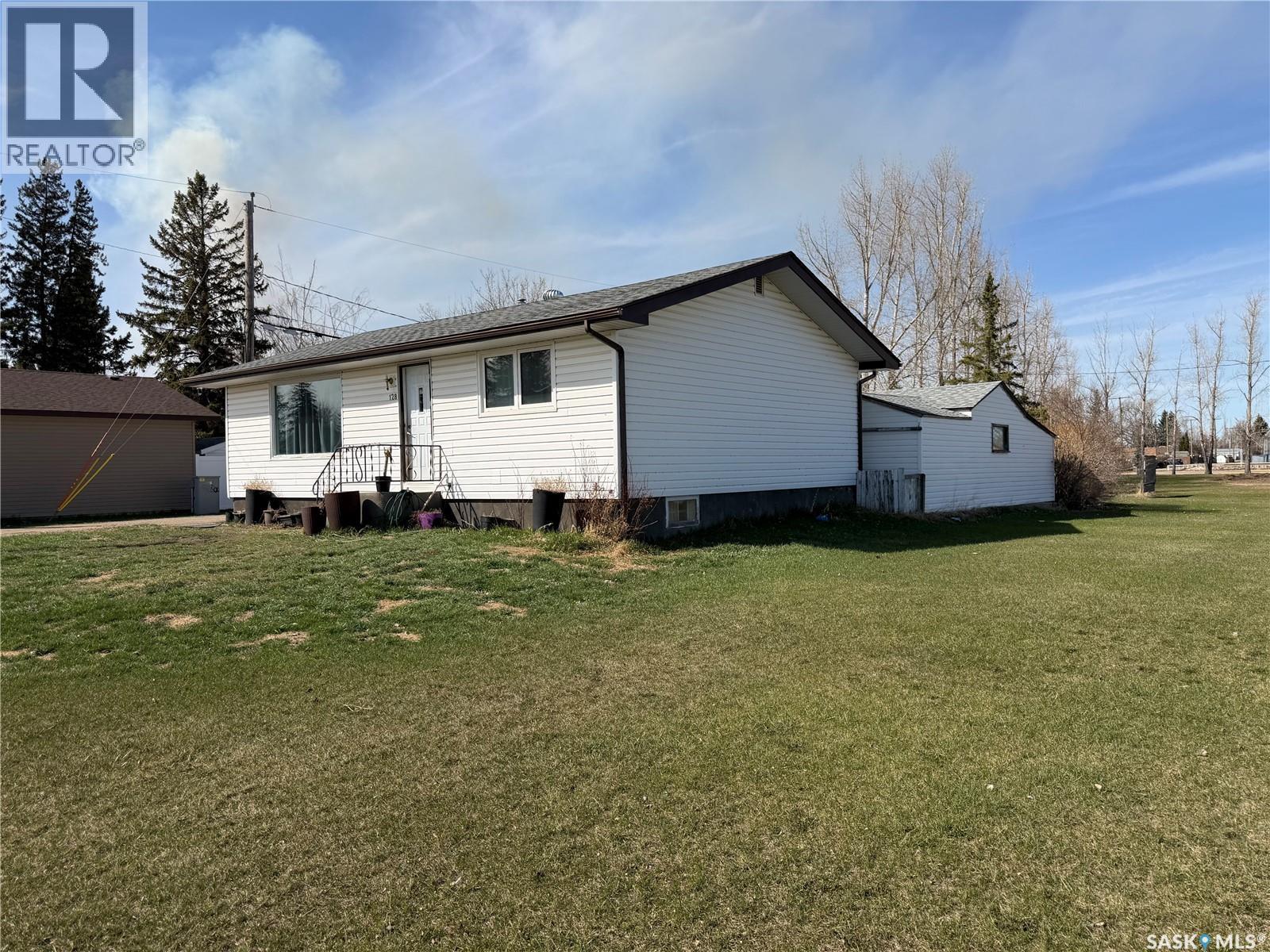 128 9th Avenue E, Melville, Saskatchewan  S0A 2P0 - Photo 1 - SK035625