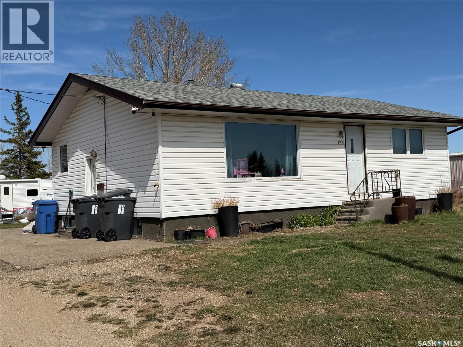 128 9th Avenue E, Melville, Saskatchewan  S0A 2P0 - Photo 2 - SK035625